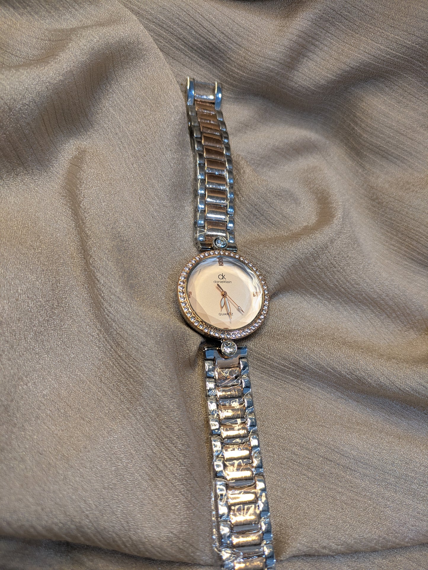 Daniel Klein Royal Edition With Diamond Bezel & Textured White Dial